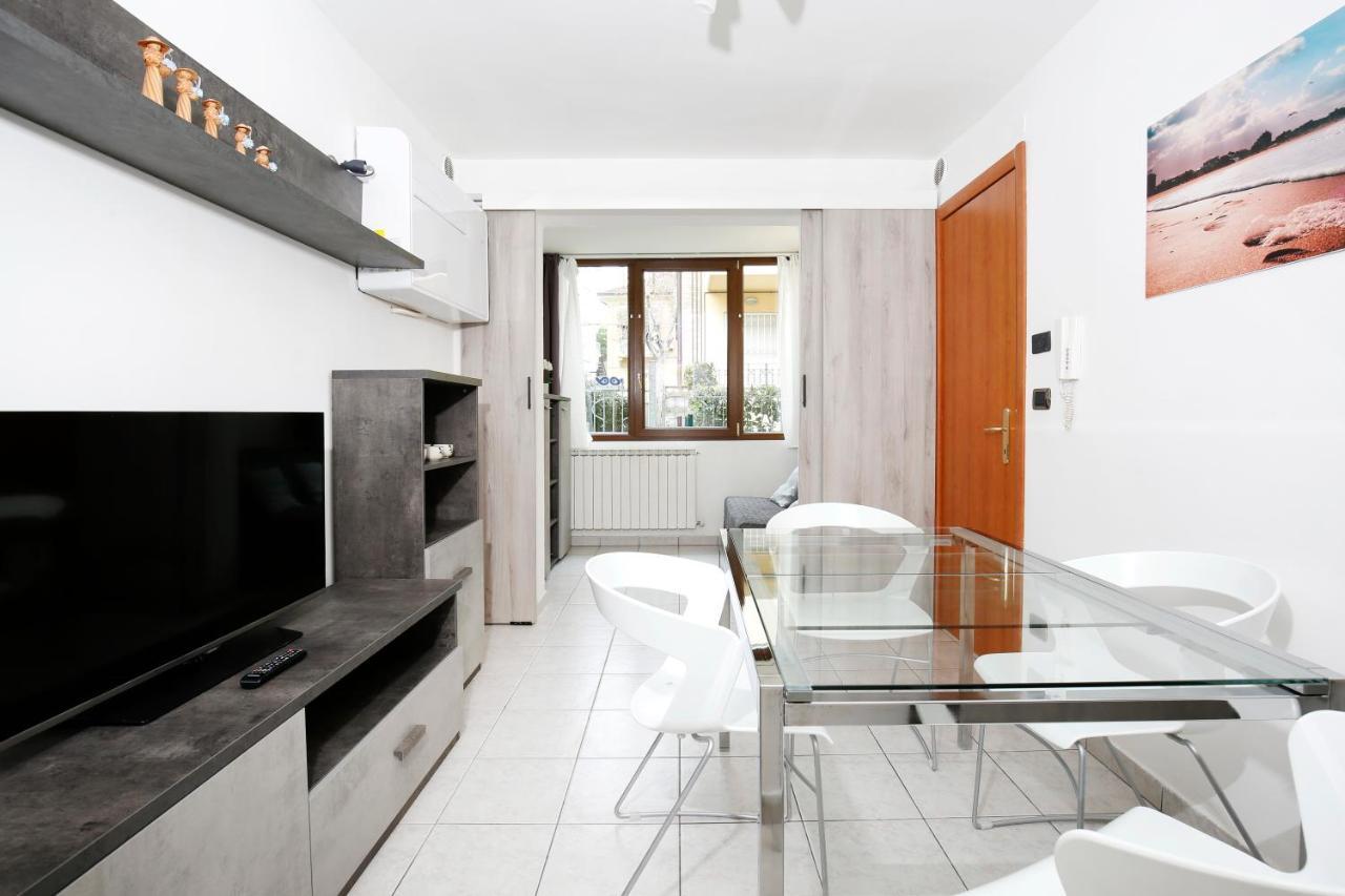 Appartamenti Diffusi Di Villa Fiorita Con Accesso Alle Piscine Della Struttura Principale Cattolica Exteriör bild